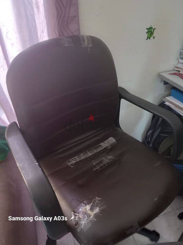 desk chair 0