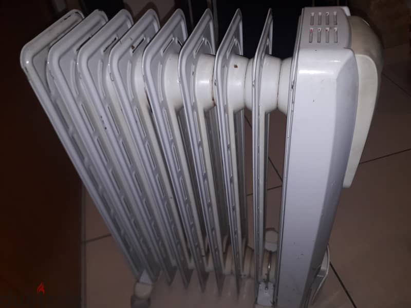 DeLonghi 8-rod radiator heater for immediate sale 0