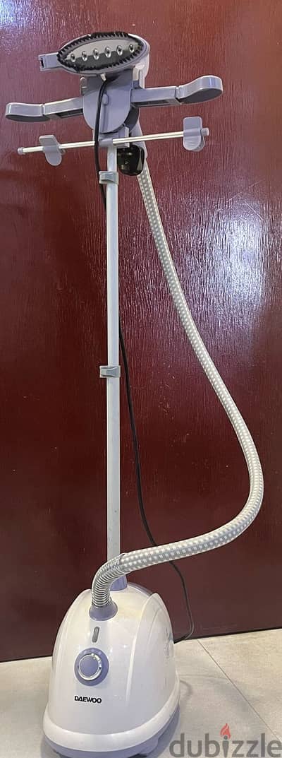 GARMENT STEAMER