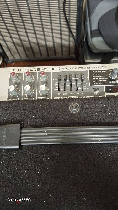 bheringer keyboard amp. 90 rms watts. 4 chanel with vocal effect 1