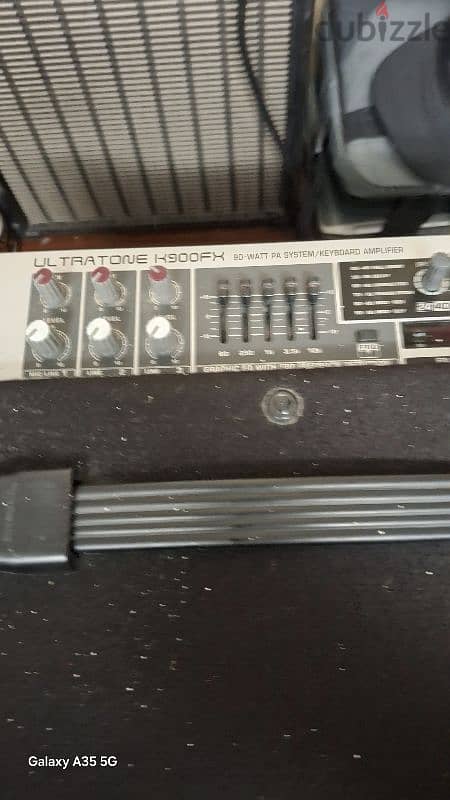 bheringer keyboard amp. 90 rms watts. 4 chanel with vocal effect 4