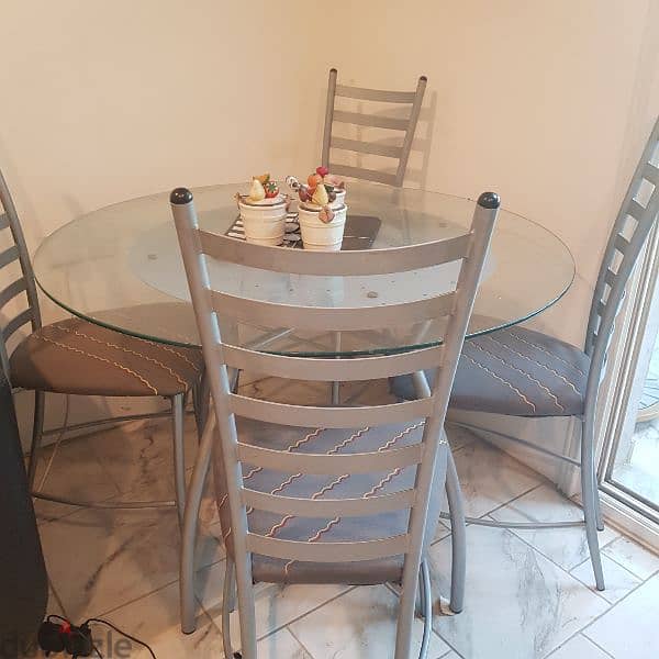 dining table with 4 chairs 0