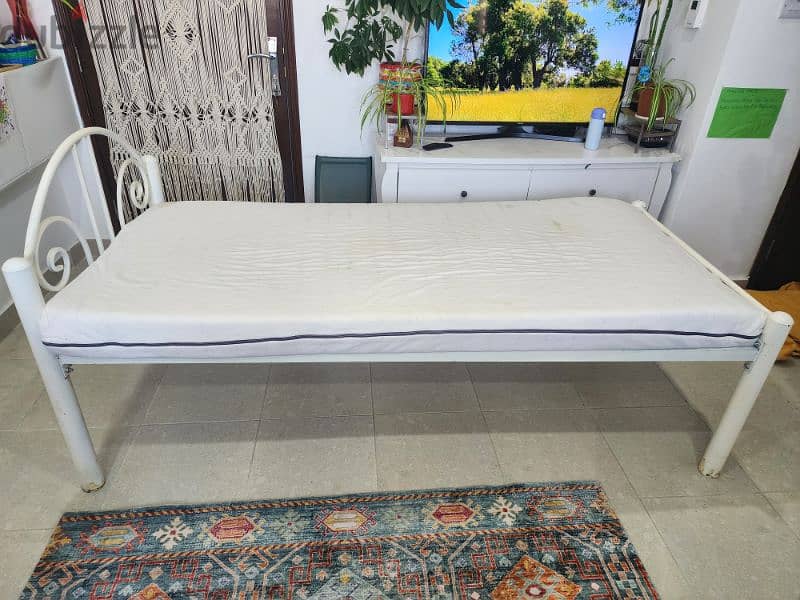 Single Metal bed 90×200 with IKEA mattress 0