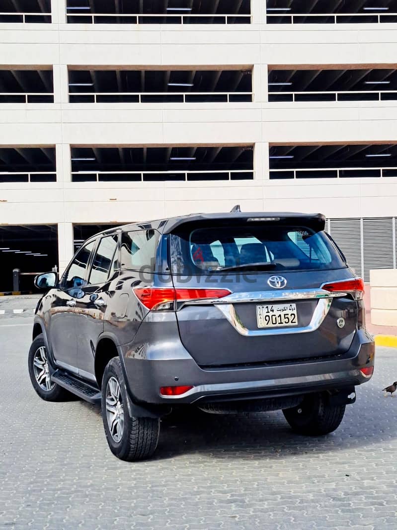 Toyota Fortuner 2016 less driven for sale 4