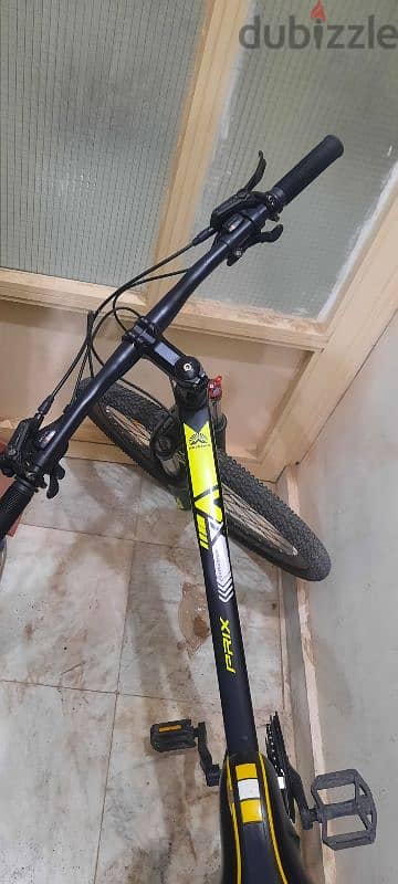 HARDTIL MOUNTAIN BIKE WITH SUSPENSION, GEARS AND SIZE MEDIUM