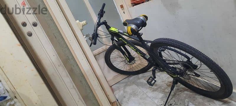 HARDTIL MOUNTAIN BIKE WITH SUSPENSION, GEARS AND SIZE MEDIUM 2