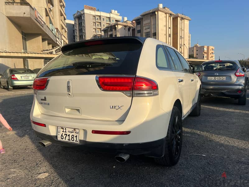 Lincoln MKX 2011 1