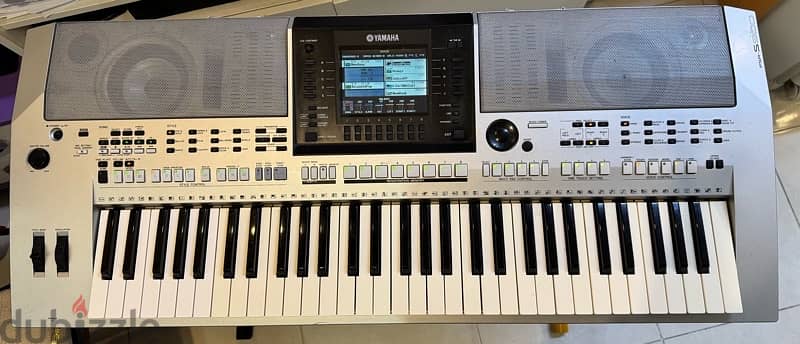 Keyboard- YAMAHA PSR S-900 WITH STAND in PERFECT WORKING CONDITION 1