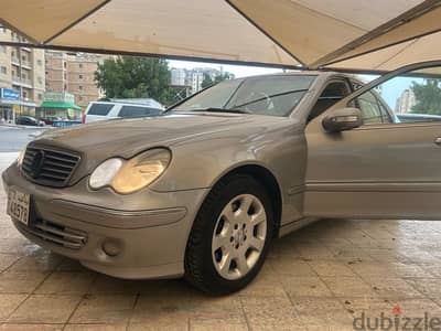 Mercedes-Benz C240 2005