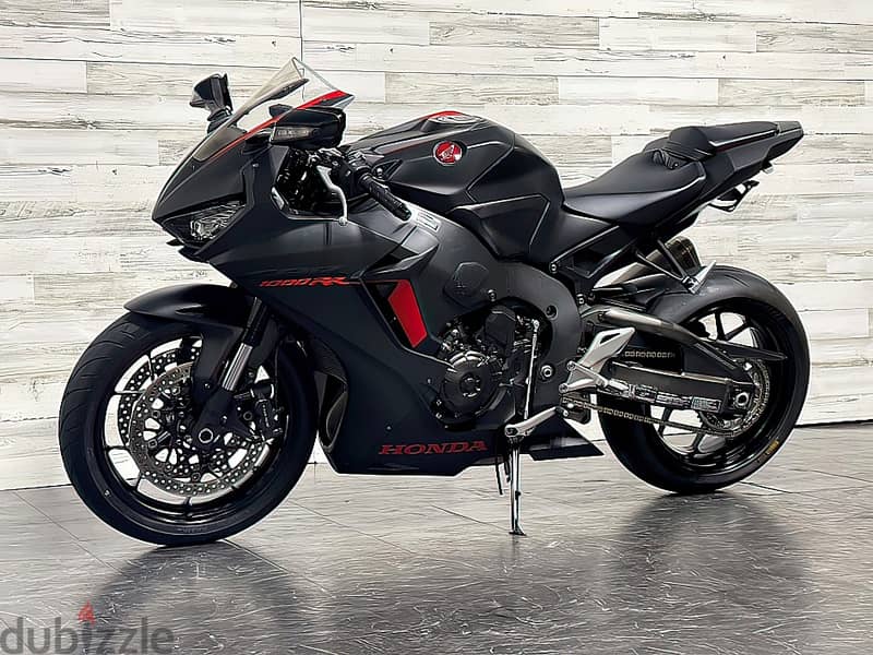 2017 Honda CBR 1000RR (+971561943867) 1