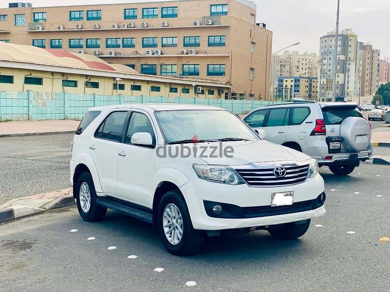 Toyota Fortuner 2015 V4 in Perfect Condition 5