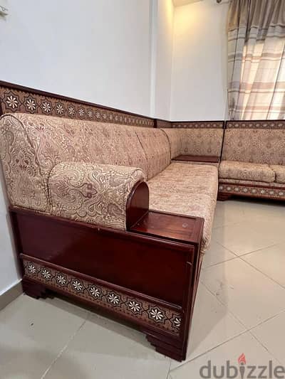 3 piece Sofa set with wooden base