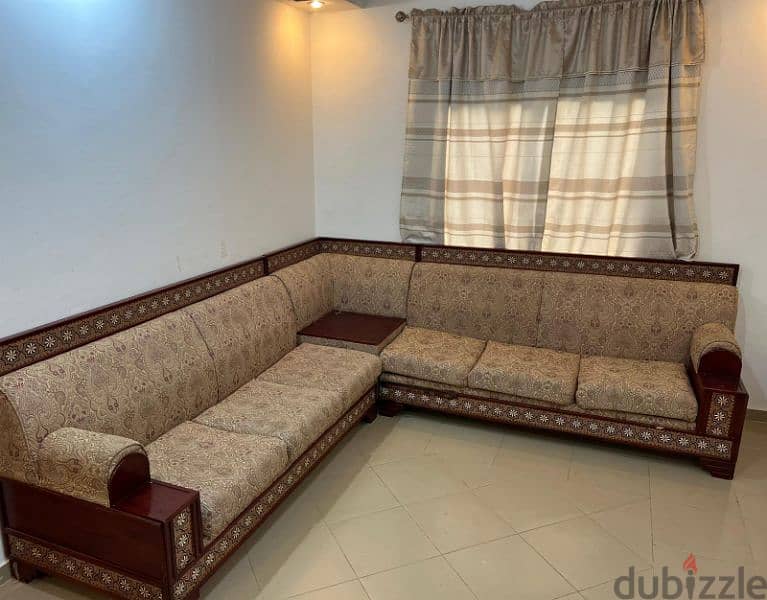 3 piece Sofa set with wooden base 1