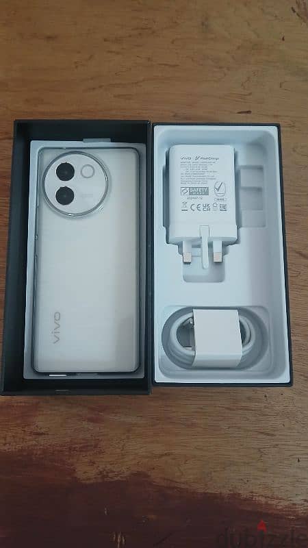 Vivo V30e. 12+12gb ram 256gb memory only box open new gift pc 2