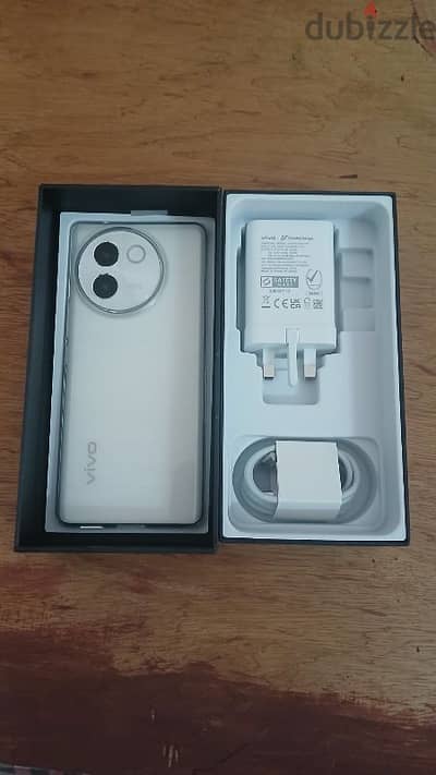 Vivo V30e. 12+12gb ram 256gb memory only box open new gift pc