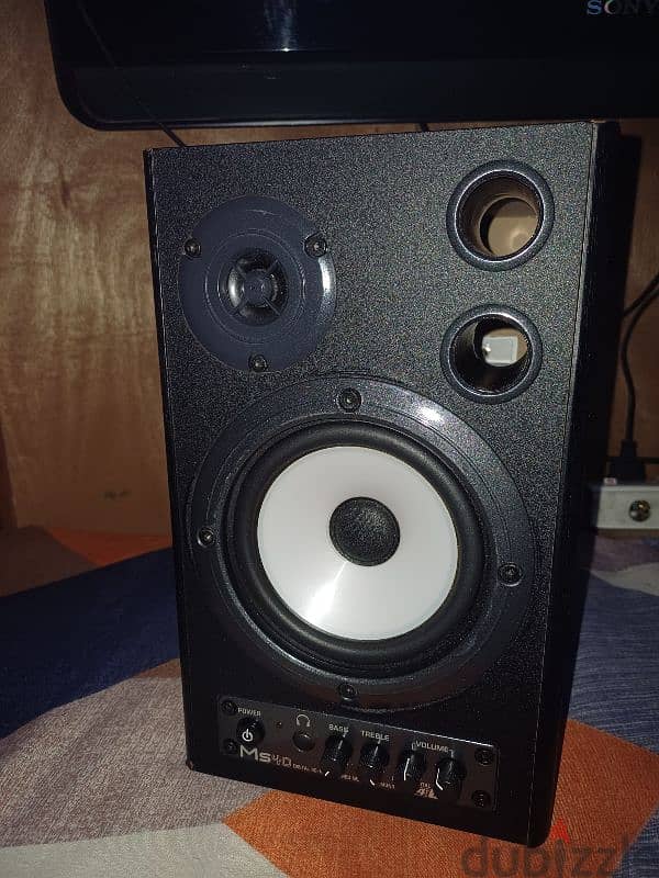 bheringer monitor speaker 0