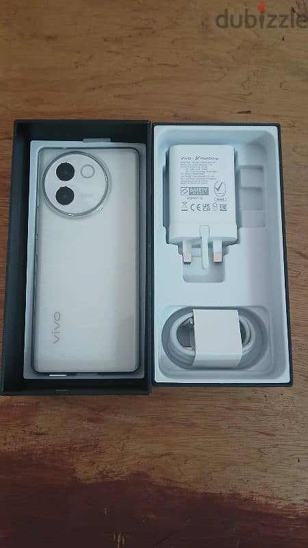 Vivo V30e. 12+12gb ram 256gb memory only box open new gift pc 1