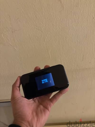 ZTE MU5001 5G Portable Router Unlocked - Box Open