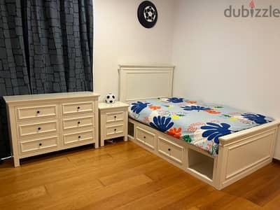 Kids bed, bedside table and chest of drawers ( home center)