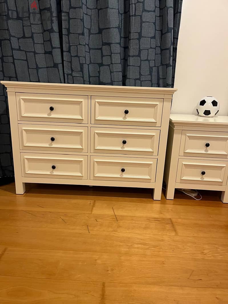 Kids bed, bedside table and chest of drawers ( home center) 2