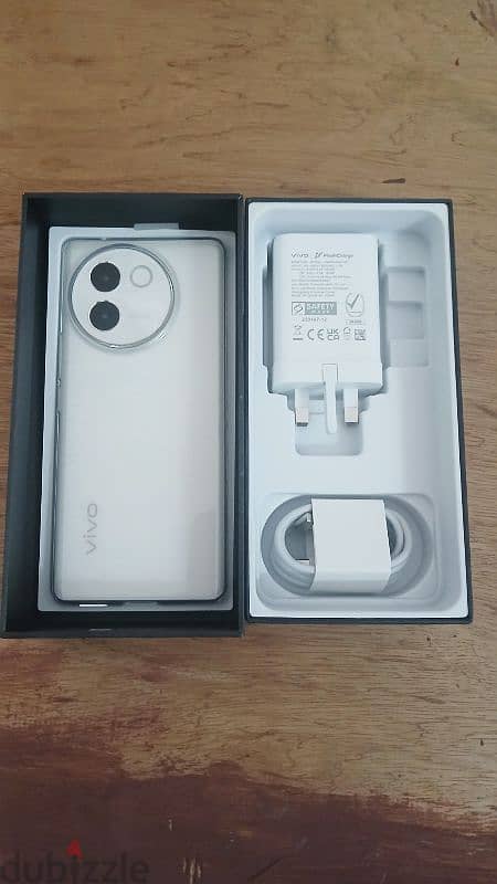 Vivo V30e. 12+12gb ram 256gb memory only box open new gift pc 1