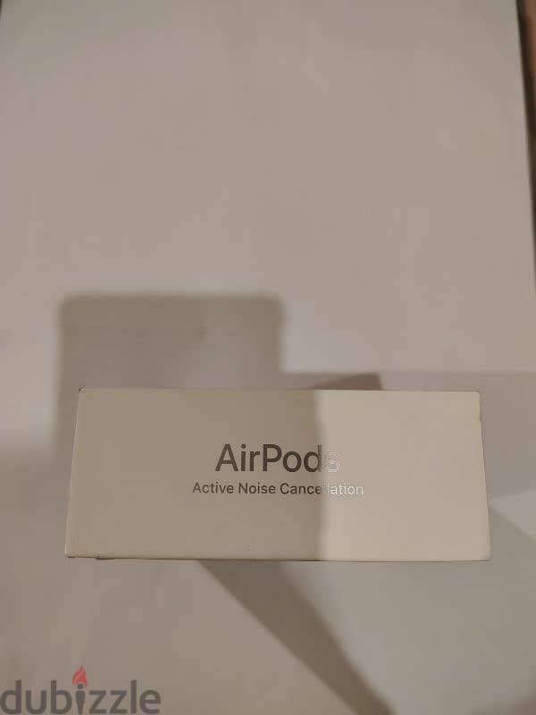 apple earbuds 4 ,active noise cancelation , new sealed box 1