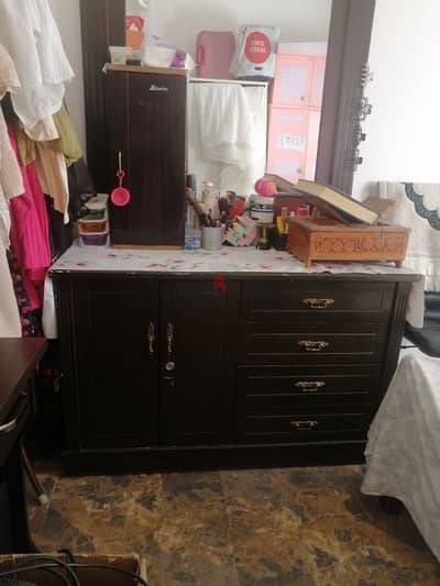 urgent sale dressing + 2 drawers