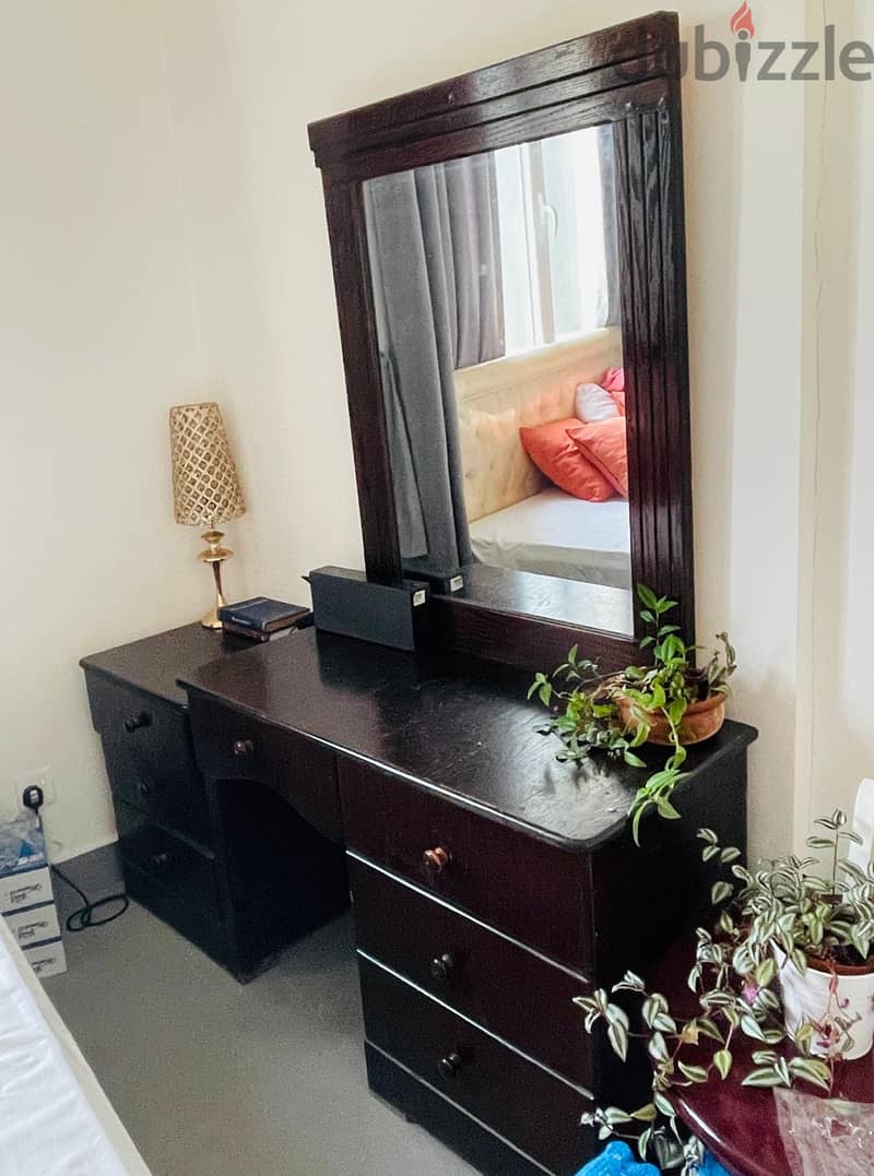 1 dressing Table and 1 side Table 2