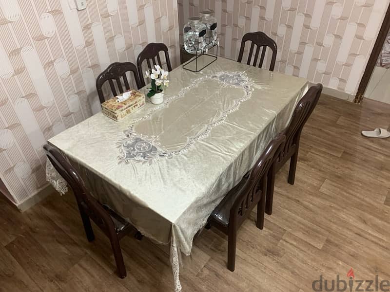 Dining table 0