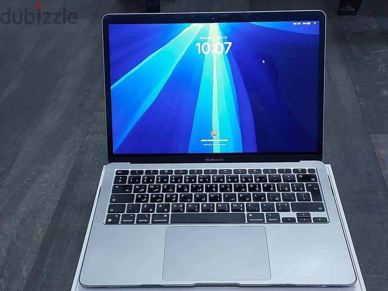 Apple MACBOOK M1 silver 1