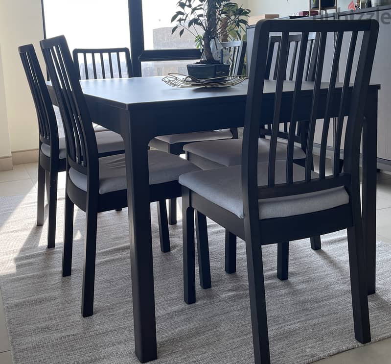 Dinning table with 8 chairs 0