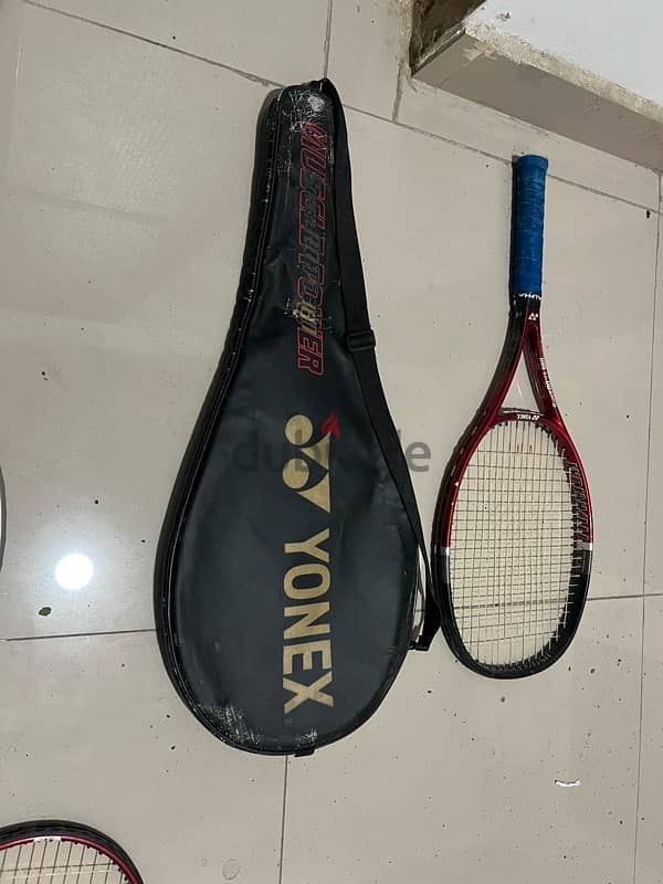 tennis racquet available new condition 4 pcs for 15 kd only 4