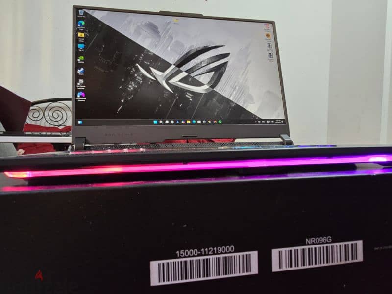 Asus ROG STRIX G17 RtX 4070 RYZEN 9 7945XH-2K Display 1