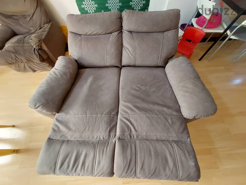 Homecenter Two seater recliner 10