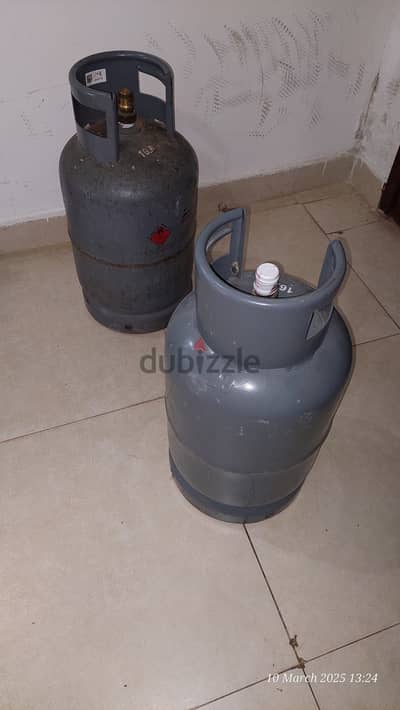 Two Gas Cylinder for Sale. One is full of gas and another is empty.