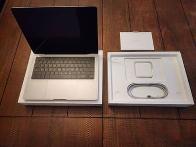 very new 2023 Apple MacBook Pro 16 " M2 Pro chip 1TB SSD 16gb Ram