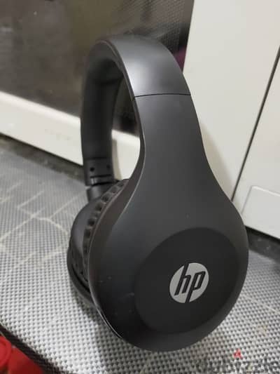 hp original headphones Bluetooth same as new