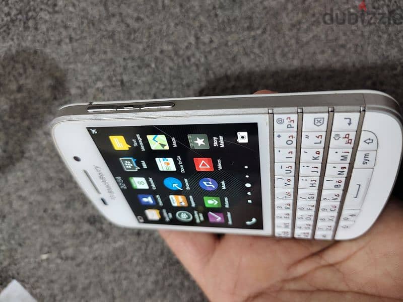 blackberry q10 original looks like new phone 3