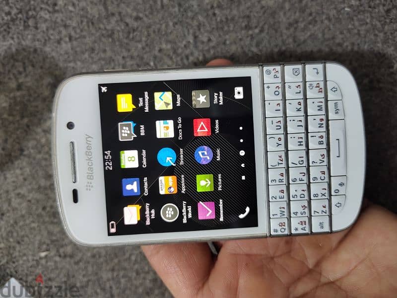 blackberry q10 original looks like new phone 4