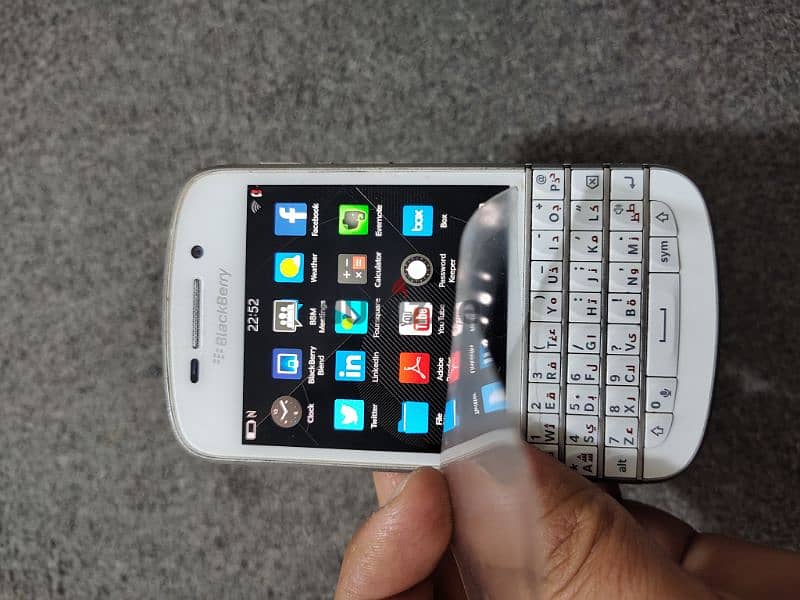 blackberry q10 original looks like new phone 5