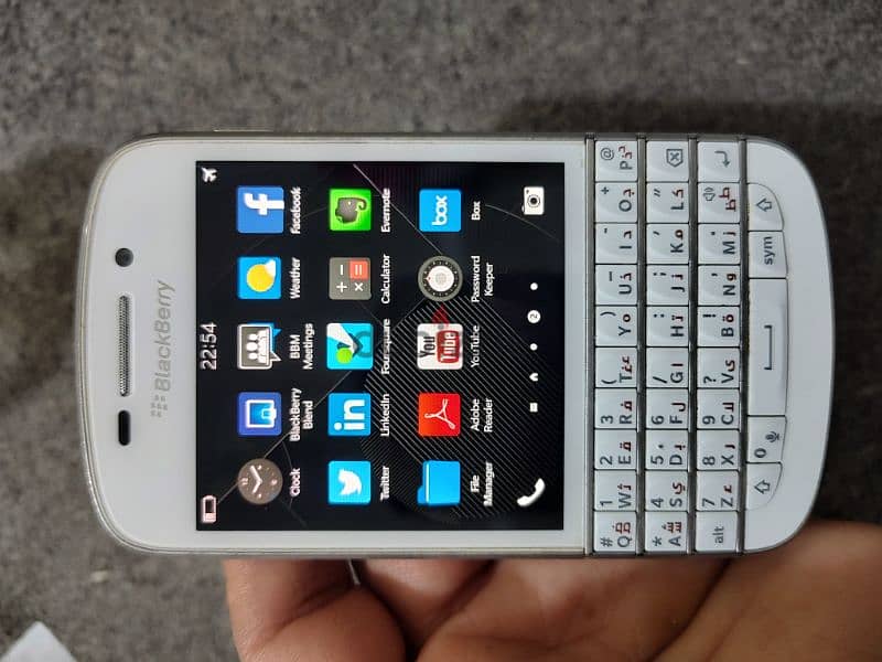 blackberry q10 original looks like new phone 9