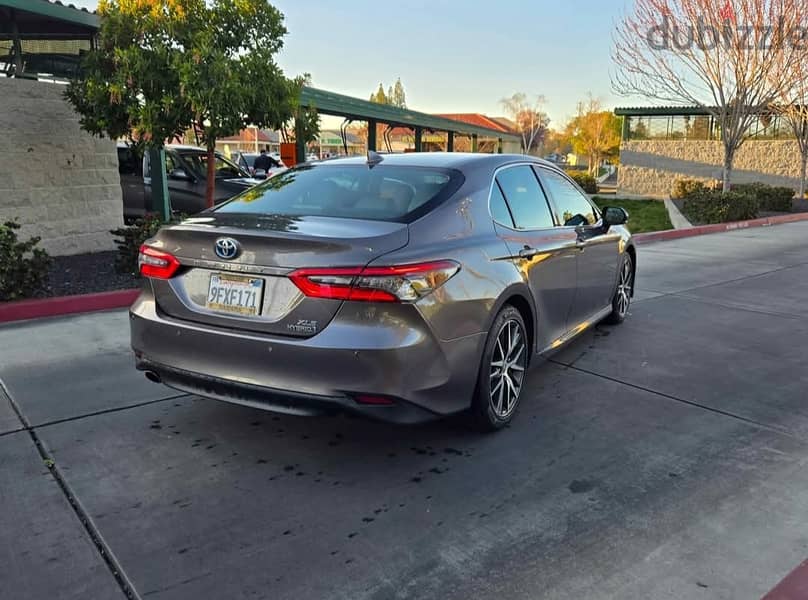 Toyota Camry 2022 Hybrid XLE 8