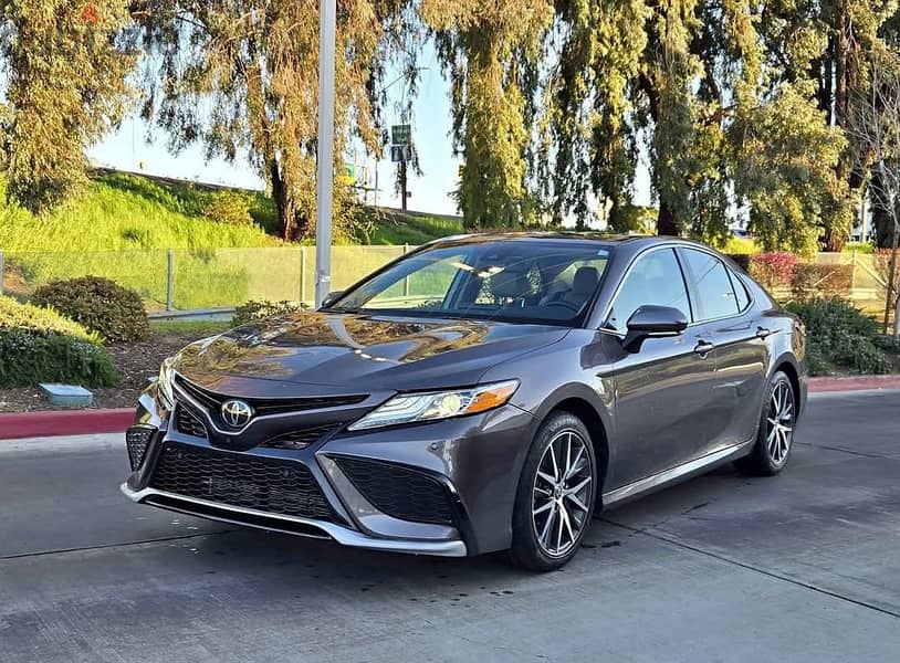 Toyota Camry 2022 Hybrid XLE 10