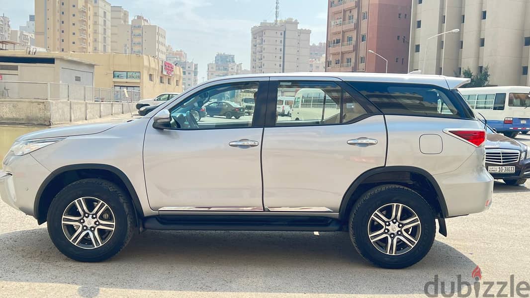 Toyota Fortuner 2020 4