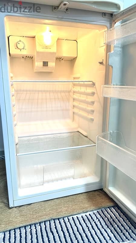 Hyundai Double door Fridge/Freezer 252 Ltr 2