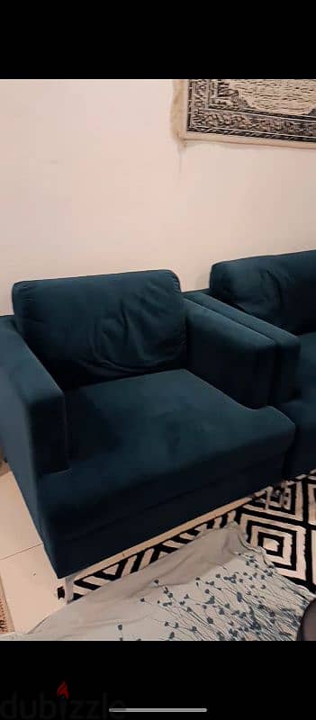 Luxurious 3-Seater Velvet sofa is in perfect condition, high-quality 7