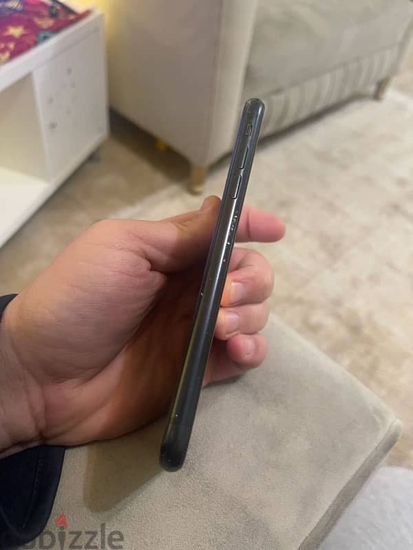 iPhone XR 128 gb battery 81% good condition 5