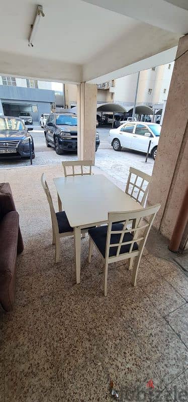 dinning table with 4 chair