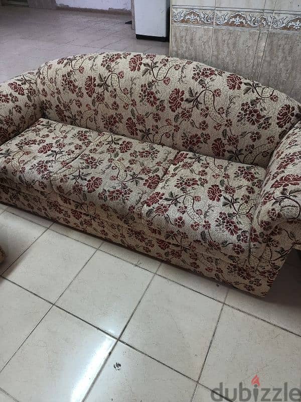 Three-piece living room, two chairs and a sofa, clean and strong 1