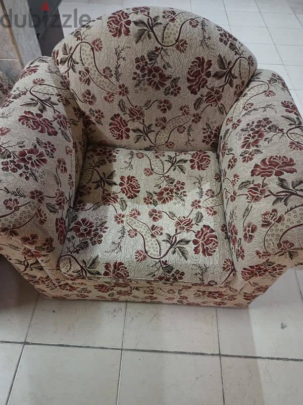 Three-piece living room, two chairs and a sofa, clean and strong 3